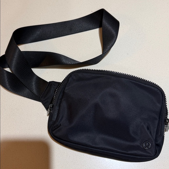 Lululemon belt bag - Picture 5 of 6